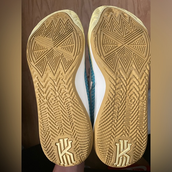 Kyrie flytrap - Picture 3 of 3